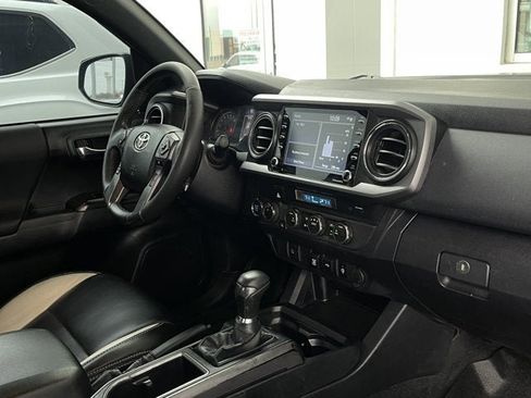 Used 2021 Toyota Tacoma TRD Off-Road AWD/4WD image 21