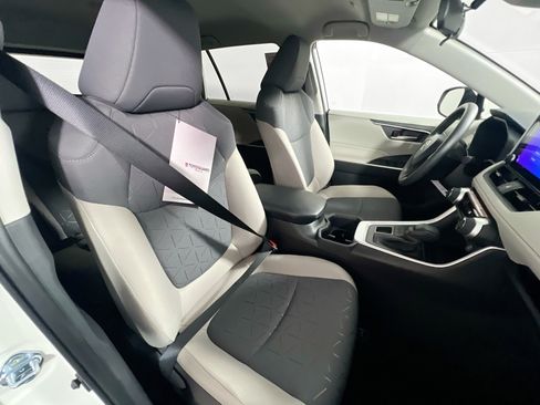 Used 2025 Toyota RAV4 XLE AWD/4WD image 30