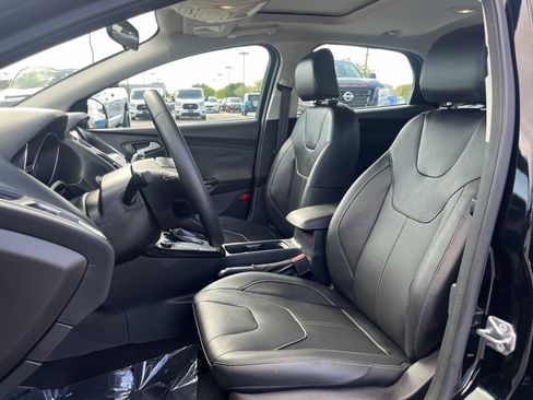 Used 2017 Ford Focus Titanium FWD image 29