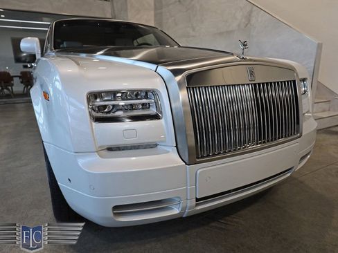 Used 2017 Rolls-Royce Phantom Drophead Coupe image 9