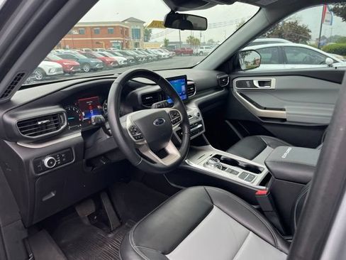 Used 2023 Ford Explorer XLT w/ Equipment Group 202A RWD image 6