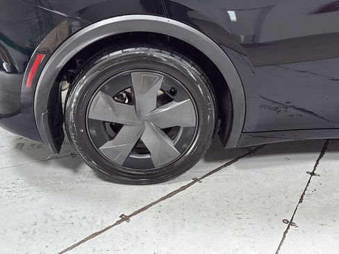 Used 2024 Toyota Prius LE image 22