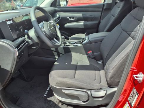 New 2025 Hyundai Tucson SE image 4