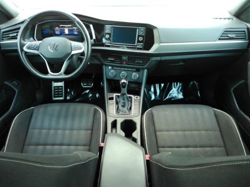 Used 2023 Volkswagen Jetta Sport image 3