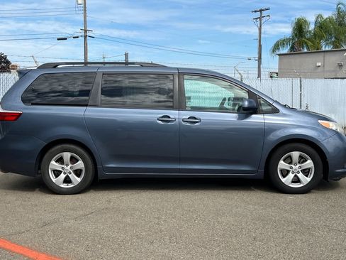 Used 2015 Toyota Sienna LE FWD image 6