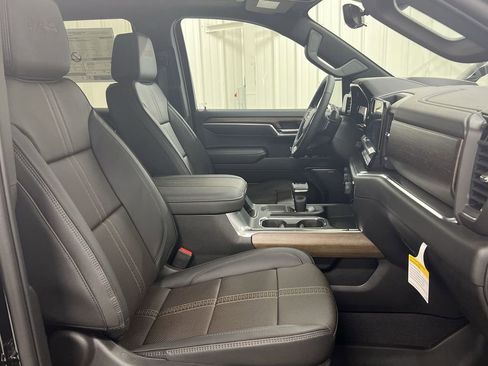 Used 2023 Chevrolet Silverado 1500 High Country w/ Technology Package AWD/4WD image 23