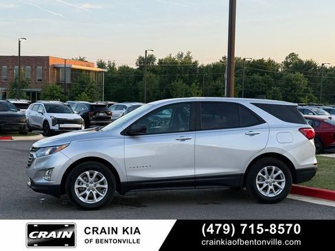 Used 2021 Chevrolet Equinox LS w/ LS Convenience Package FWD image 3