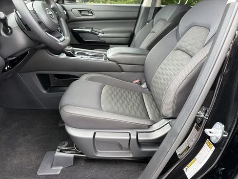 Used 2025 Nissan Pathfinder S FWD image 24