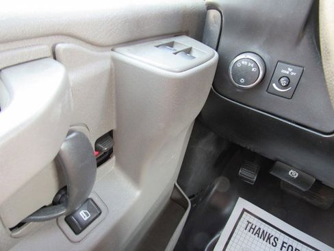 Used 2016 Chevrolet Express 2500 RWD image 37