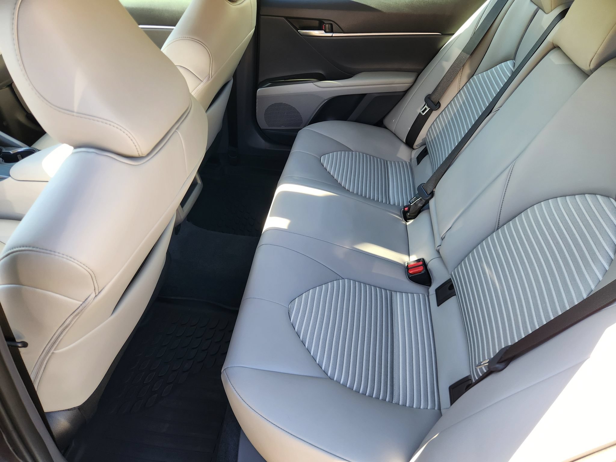 Used 2024 Toyota Camry SE w/ Cold Weather Package FWD image 10