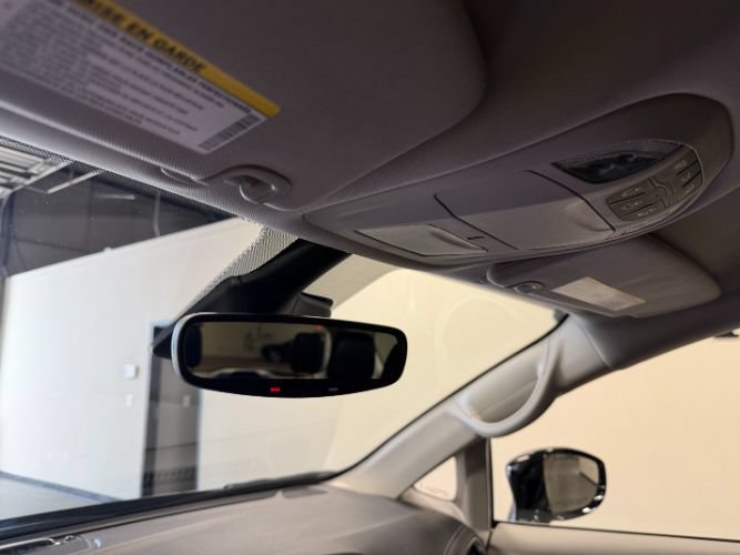 Used 2024 Chrysler Pacifica Limited FWD image 26