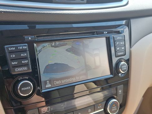 Used 2016 Nissan Rogue SV w/ SV Premium Package AWD/4WD image 18