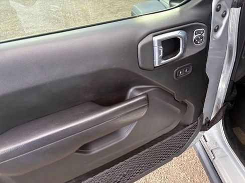 Used 2022 Jeep Gladiator Rubicon image 11