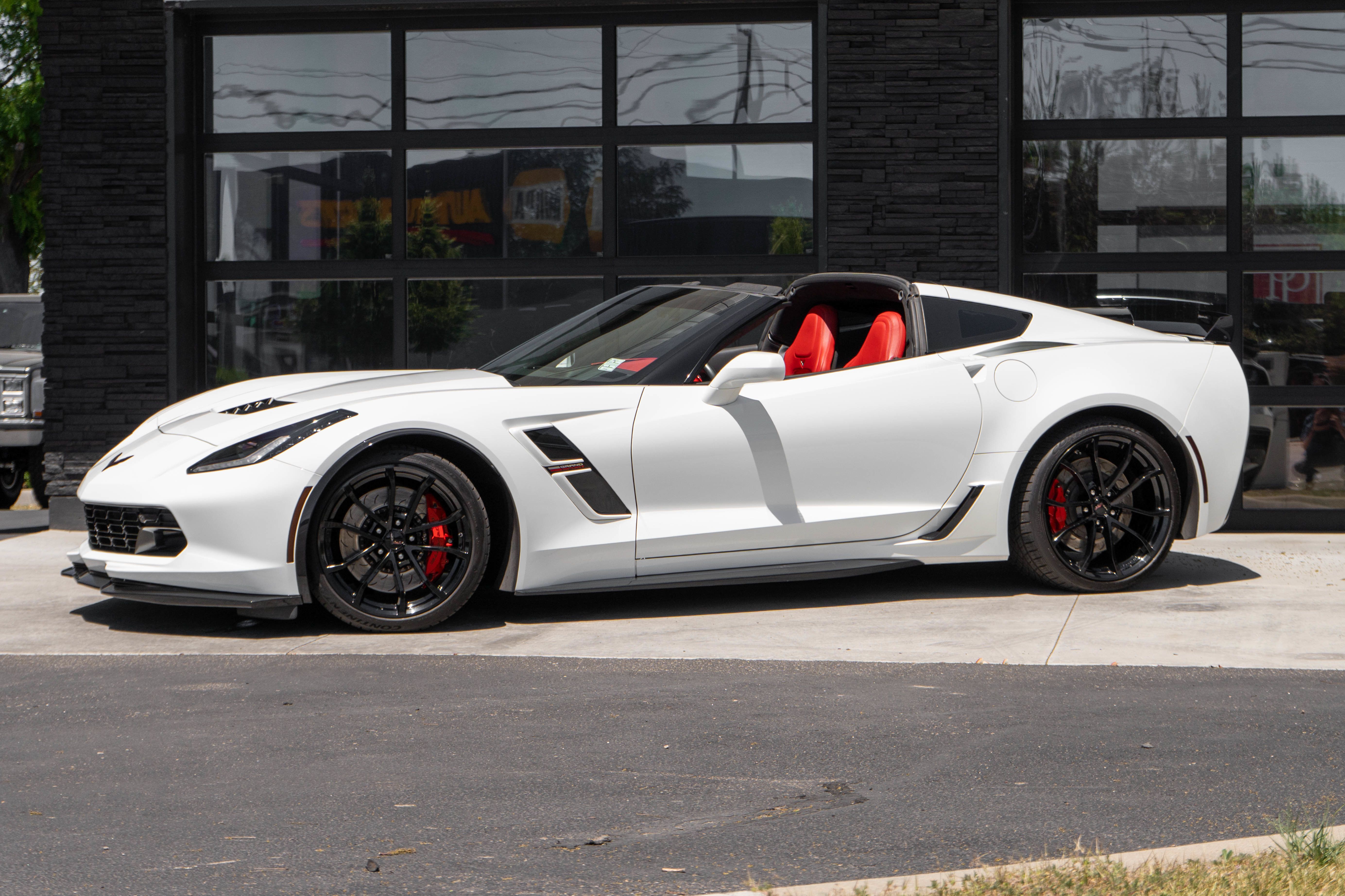 Used 2019 Chevrolet Corvette Grand Sport RWD image 2