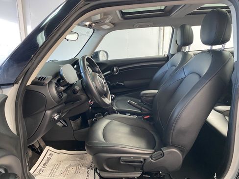 Used 2022 MINI Cooper 2-Door Hardtop image 16