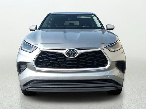 Used 2021 Toyota Highlander L FWD image 2