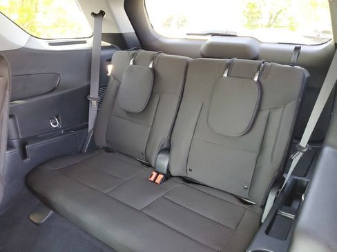 Used 2024 Ford Explorer XLT AWD/4WD image 16