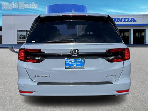 Used 2023 Honda Odyssey Sport image 6