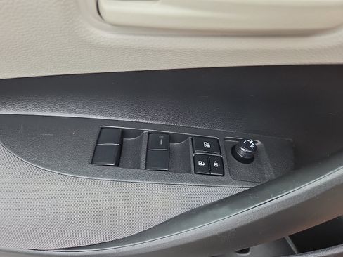 Used 2022 Toyota Corolla LE w/ Carpet Mat Package (TMS) FWD image 29