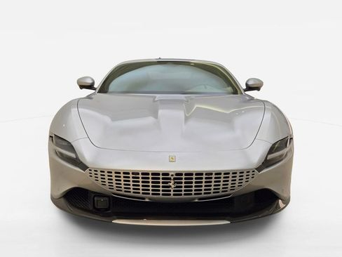 Used 2022 Ferrari Roma RWD image 2