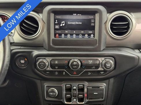 Used 2020 Jeep Wrangler Unlimited Sahara image 14