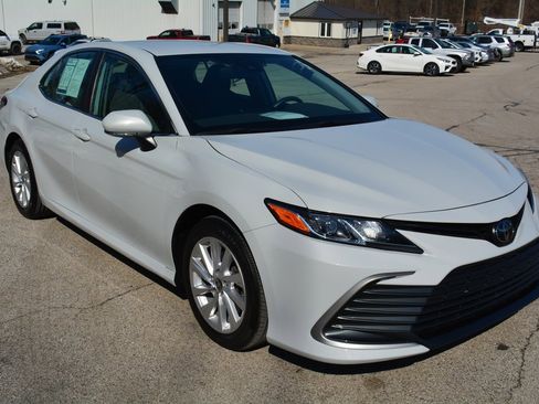 Used 2023 Toyota Camry LE w/ Convenience Package image 4