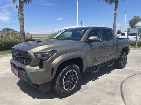 Used 2025 Toyota Tacoma TRD Sport w/ TRD Sport Premium Package AWD/4WD image 4