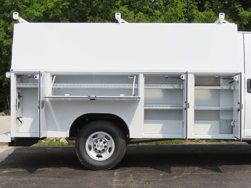 New 2025 Chevrolet Express 3500 w/ Power Convenience Package RWD image 18