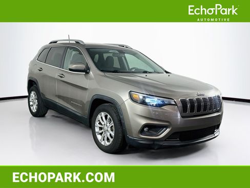 Used 2019 Jeep Cherokee Latitude w/ Popular Appearance Group FWD image 1