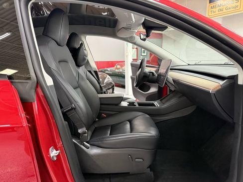 Used 2022 Tesla Model Y Long Range AWD/4WD image 17