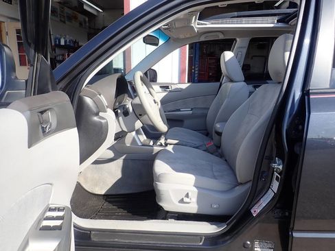 Used 2010 Subaru Forester 2.5X Premium image 11
