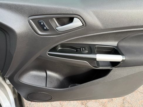 Used 2018 Ford Transit Connect XLT image 16