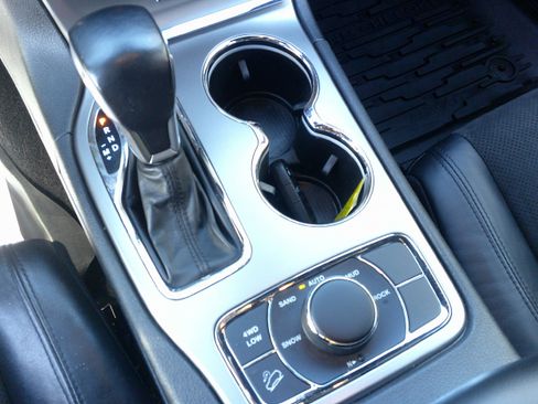 Used 2020 Jeep Grand Cherokee Laredo w/ Quick Order Package 2BN North image 31