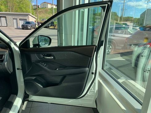 Used 2023 Nissan Rogue SV AWD/4WD image 19