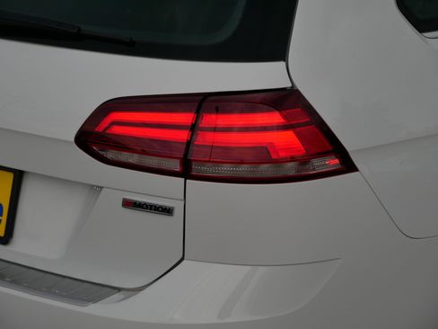 Used 2019 Volkswagen Golf Alltrack SE image 17