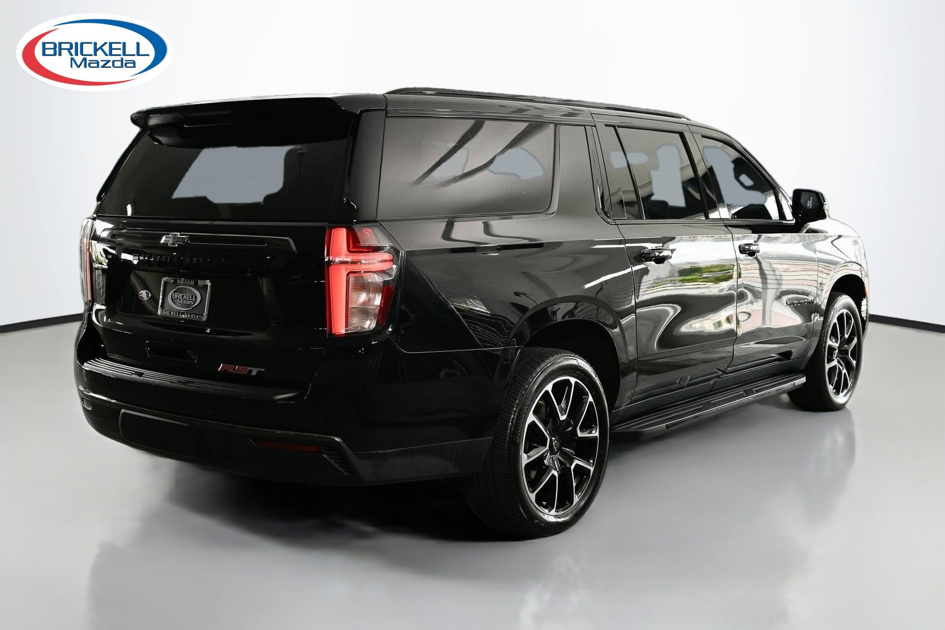Used 2021 Chevrolet Suburban RST w/ Luxury Package RWD image 5
