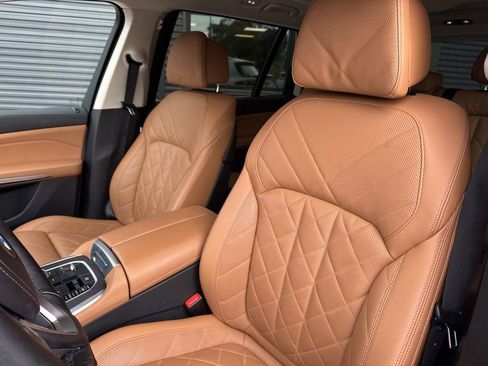 Used 2023 BMW X7 xDrive40i w/ Premium Package image 5