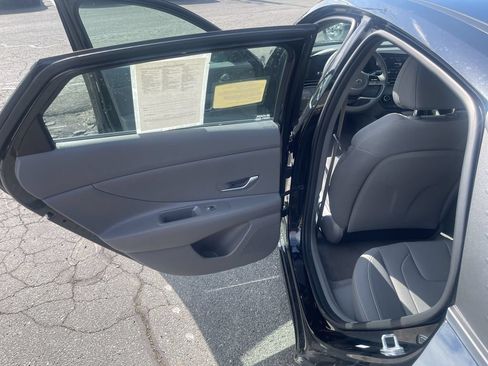 Certified 2023 Hyundai Elantra SEL w/ Preferred Accessory Package FWD image 24