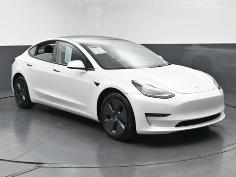 Used 2022 Tesla Model 3 image 2