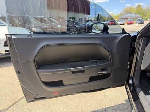 Used 2010 Dodge Challenger R/T RWD image 9
