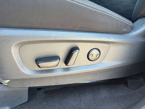 Used 2025 Nissan Pathfinder SV FWD image 22