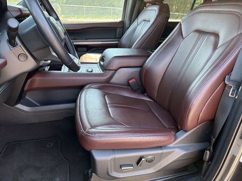 Used 2024 Ford Expedition Max Limited AWD/4WD image 12