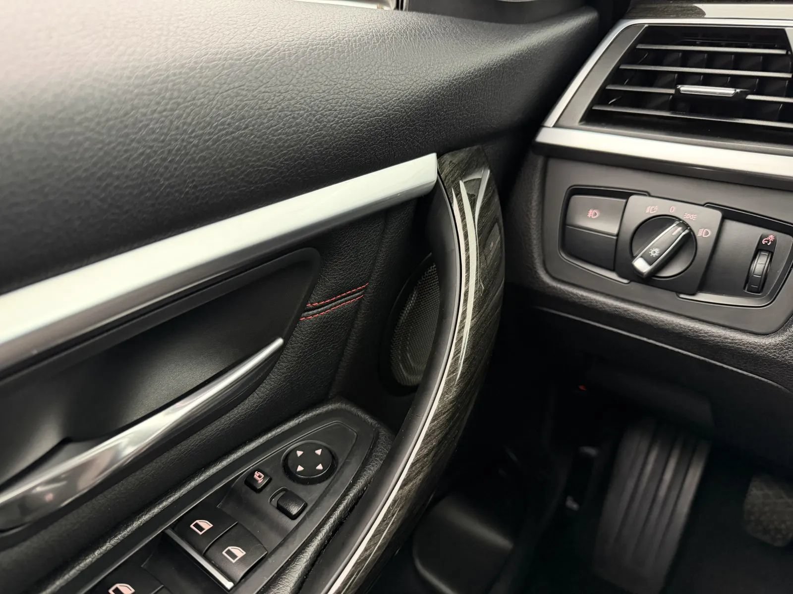 Used 2016 BMW 340i Sedan RWD image 11