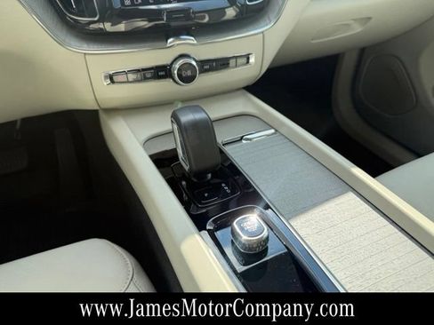 Used 2024 Volvo XC60 B5 Plus w/ Protection Package Premier AWD/4WD image 19
