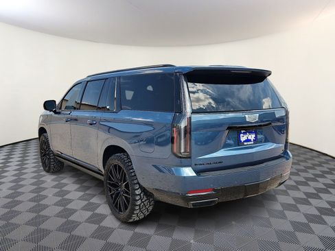 Used 2025 Cadillac Escalade ESV Sport Platinum AWD/4WD image 3