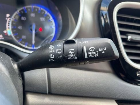 Used 2024 Chrysler Pacifica Touring-L FWD image 22