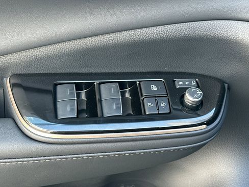 New 2025 Toyota Crown Signia image 14