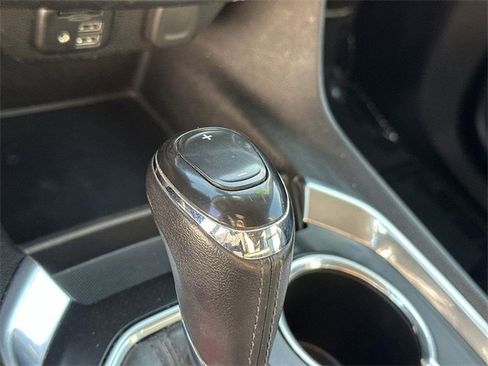 Used 2020 Chevrolet Traverse LT w/ LT Premium Package image 39