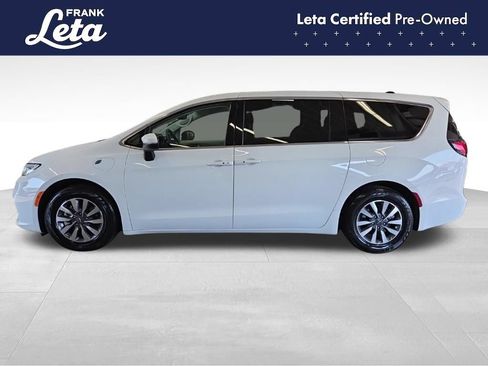 Used 2023 Chrysler Pacifica Touring-L FWD image 3