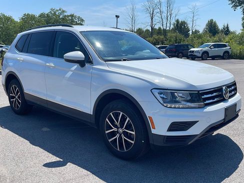 Used 2021 Volkswagen Tiguan SE AWD/4WD image 3